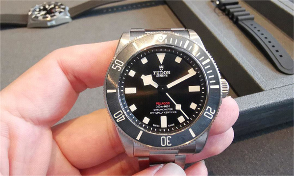 帝舵腕表表蒙有划痕解决技巧深度解析(图) 帝舵腕表表蒙有划痕解决技巧深度解析(图)