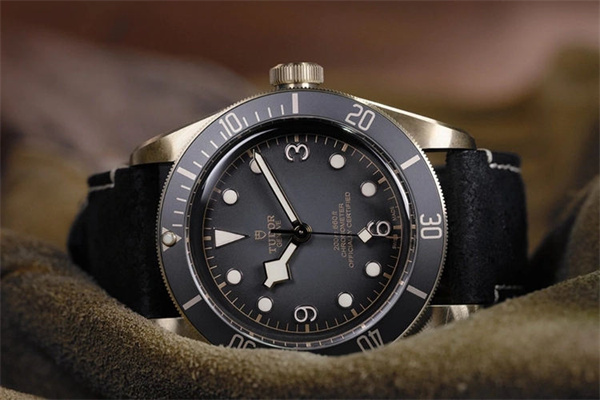 帝舵腕表外观有划痕处理技巧是什么(图) 帝舵腕表外观有划痕处理技巧是什么(图)