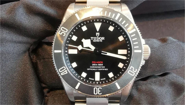 帝舵腕表进灰了处理技巧推荐(图) 帝舵腕表进灰了处理技巧推荐(图)