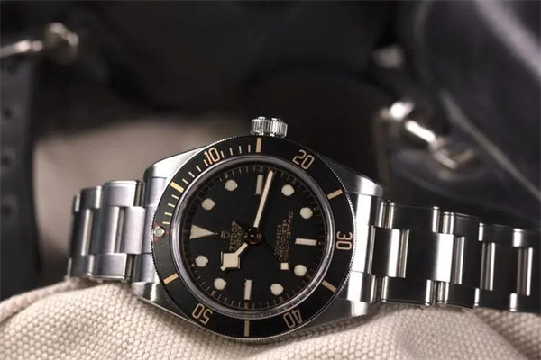 帝舵手表进灰了应该咋解决(图) 帝舵手表进灰了应该咋解决(图)