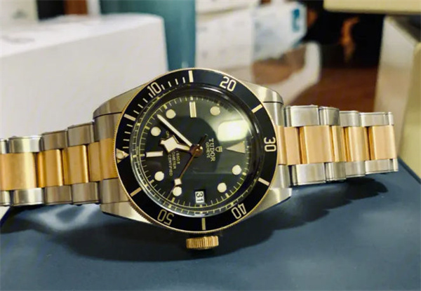 帝舵腕表表壳有划痕解决办法是什么(图) 帝舵腕表表壳有划痕解决办法是什么(图)