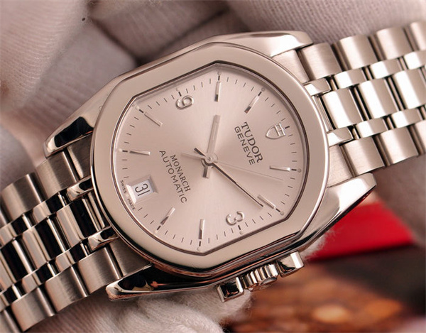 帝舵表蒙有划痕是什么原因（图）